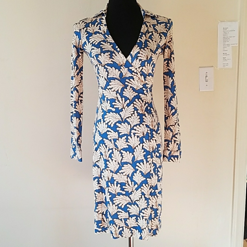 100% silk Diane Von Furstenberg print wrap dress